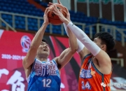 开云APP-福建队险胜新疆队，塔图姆关键制胜的简单介绍