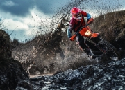 开云APP-绿茵鏖战，王者归来，法国队险胜波兰，王皓关键一击定乾坤