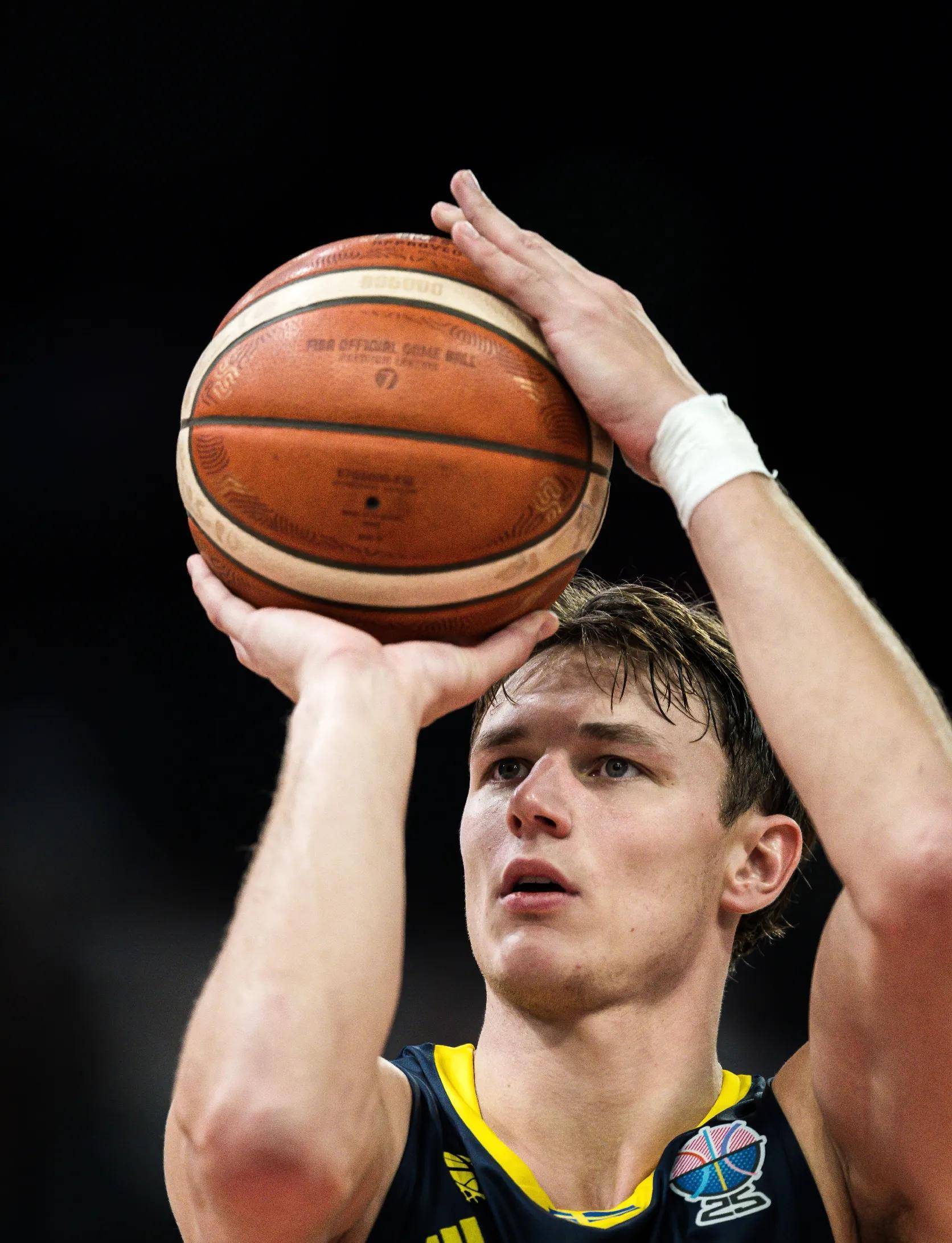 灰熊碾压立陶宛男篮,瓦兰丘纳斯高光表现的简单介绍 灰熊碾压立陶宛男篮,瓦兰丘纳斯高光表现的简单介绍