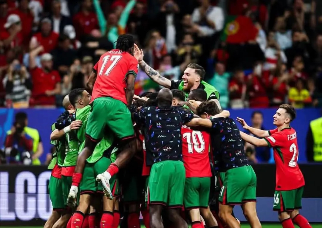 阿森纳翻盘巴黎,C罗打破历史纪录的简单介绍 阿森纳翻盘巴黎,C罗打破历史纪录的简单介绍