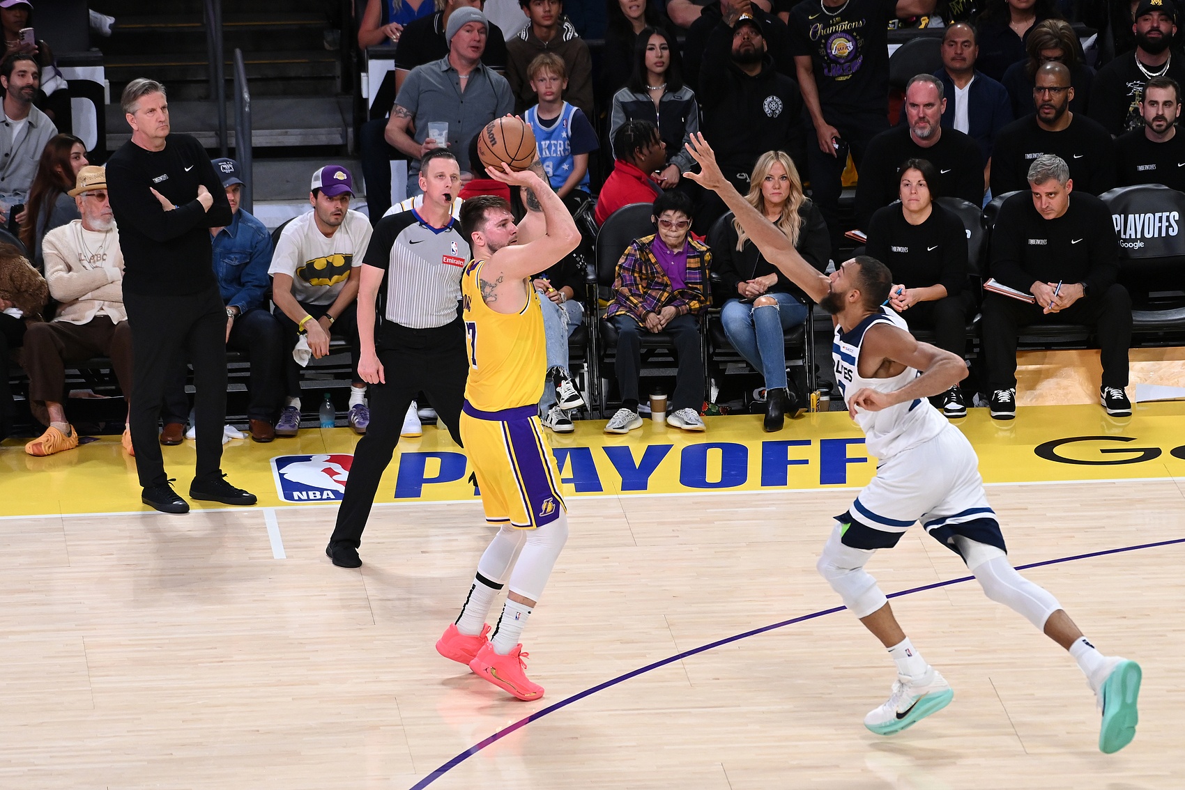 湖人险胜西班牙男篮,戈贝尔惊艳世界的简单介绍 湖人险胜西班牙男篮,戈贝尔惊艳世界的简单介绍