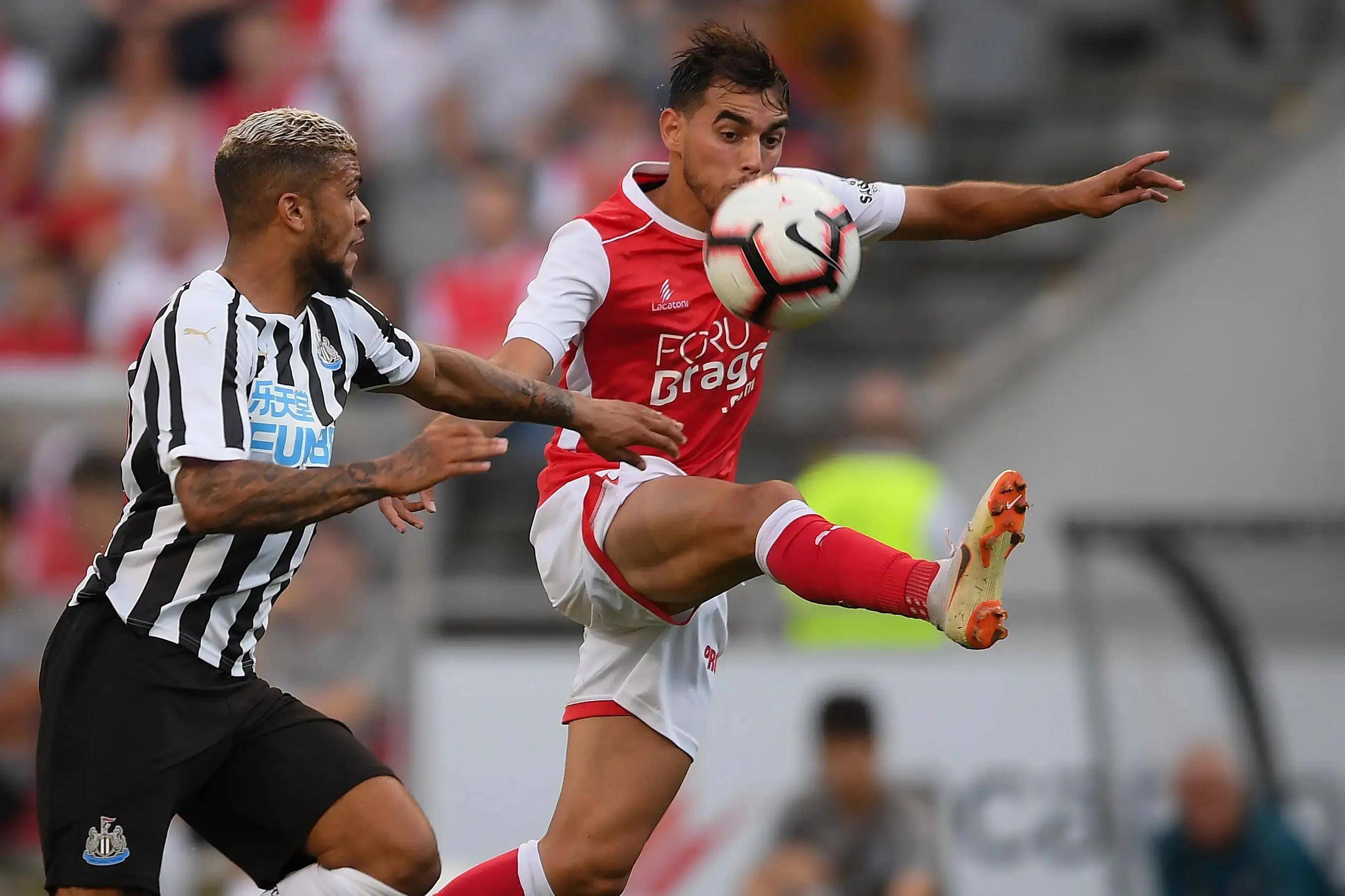 摩纳哥球员接受训练备战欧冠比赛的简单介绍 摩纳哥球员接受训练备战欧冠比赛的简单介绍