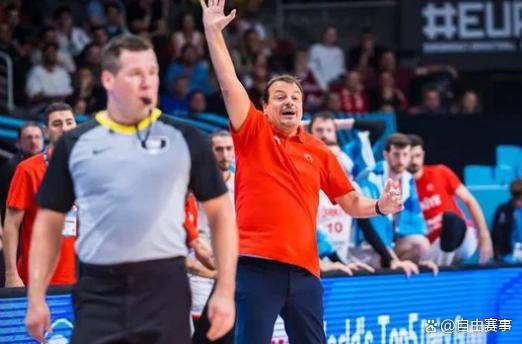 狼队主帅怒指责裁判判罚,球队心情低落 狼队主帅怒指责裁判判罚,球队心情低落