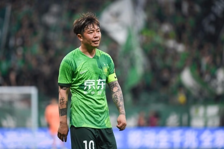 初露锋芒!一位中超新秀在比赛中表现出众 初露锋芒!一位中超新秀在比赛中表现出众