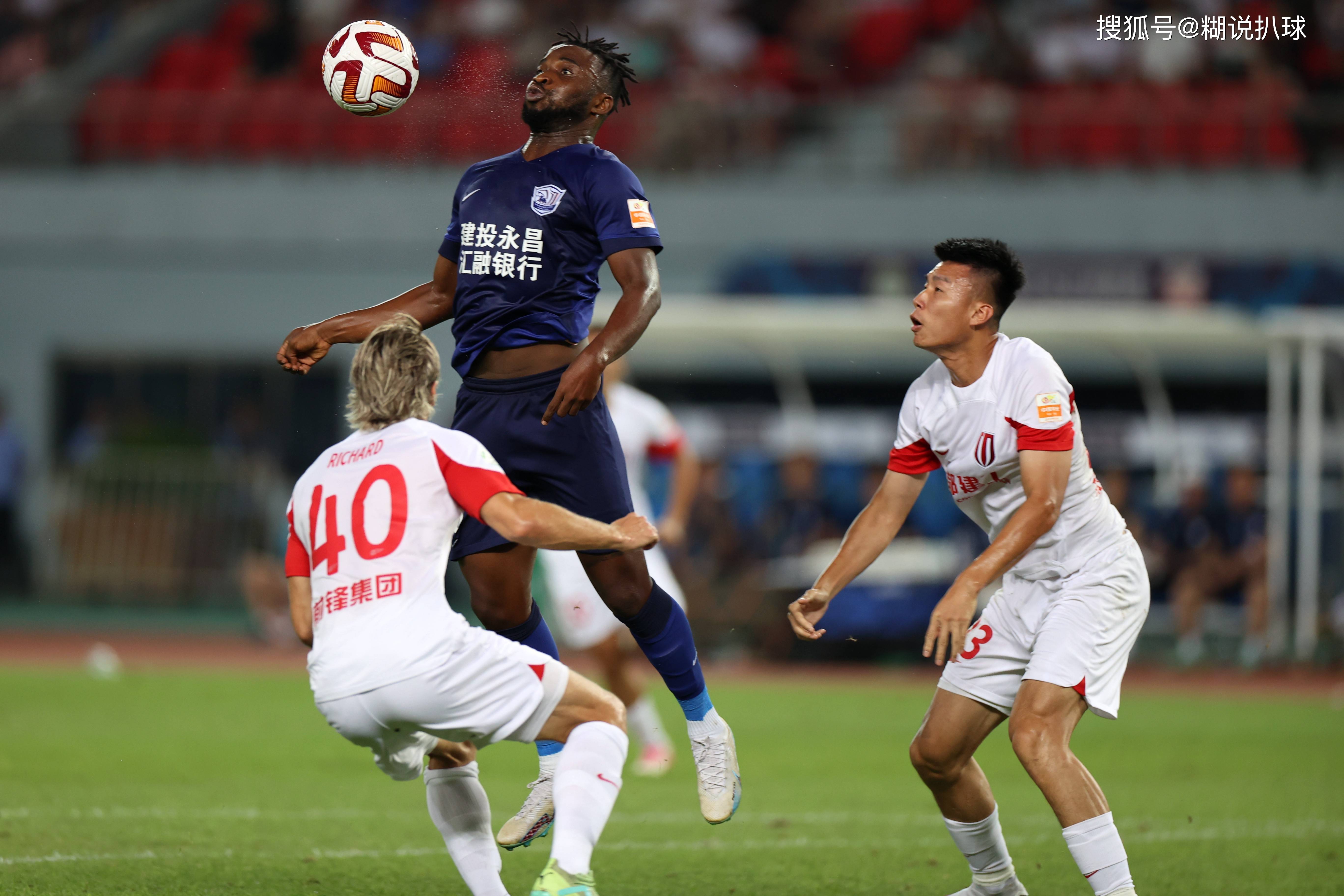 初露锋芒!一位中超新秀在比赛中表现出众 初露锋芒!一位中超新秀在比赛中表现出众