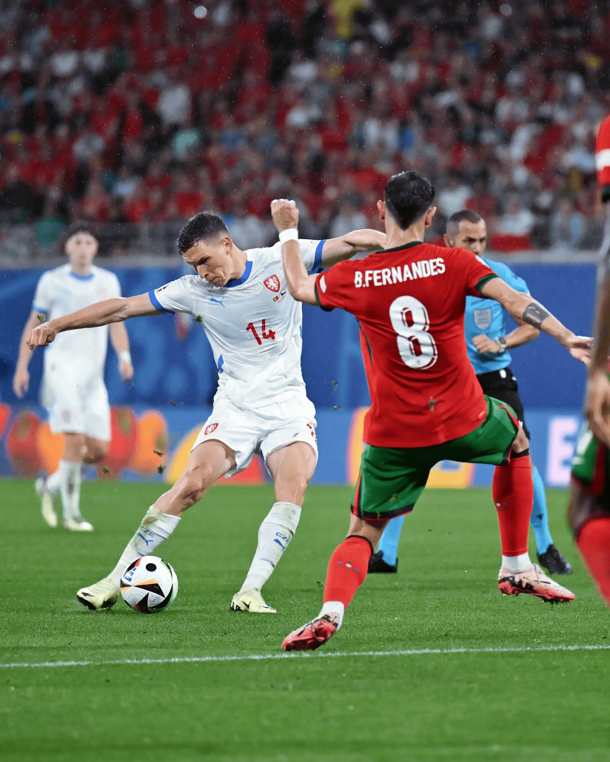 关于欧洲杯预选赛带来一场比赛硝烟的信息 关于欧洲杯预选赛带来一场比赛硝烟的信息