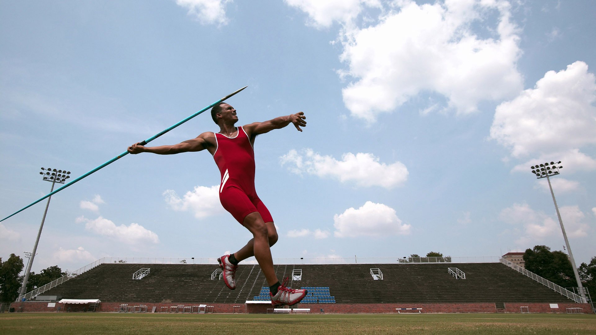 赛道奇迹，索伯险胜法拉利，周冠宇惊艳四座改写F1格局