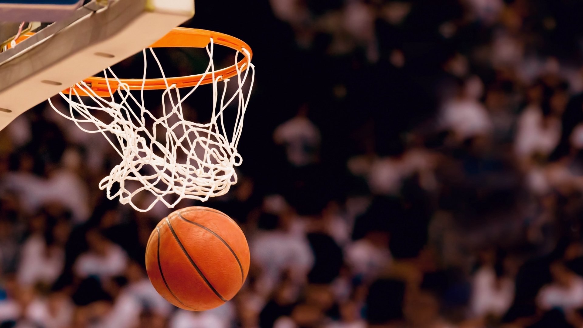 这是一个非常有趣的思维碰撞—将欧洲足球的巅峰对决与NBA季后赛的激烈厮杀进行跨界融合，挖掘其唯一性的深层含义